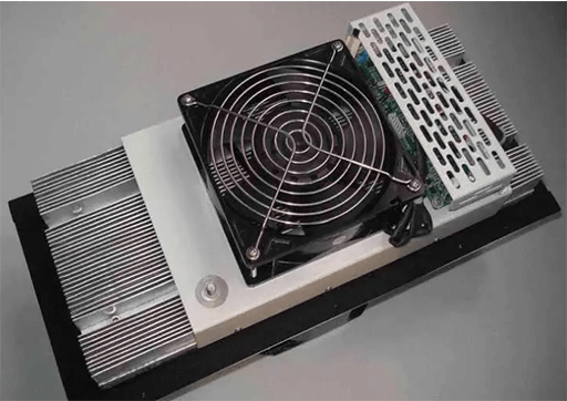 a thermoelectric cooler is placed flat